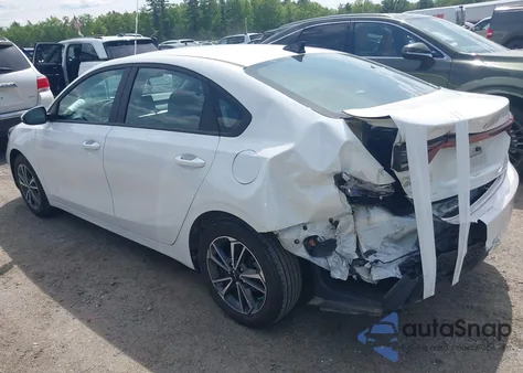2022 Kia Forte Lxs z USA, uszkodzony, nr VIN 3KPF24AD4NE483844